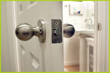 Expert Locksmith Services Tucson, AZ 520-226-3841 - 14-unlock-door